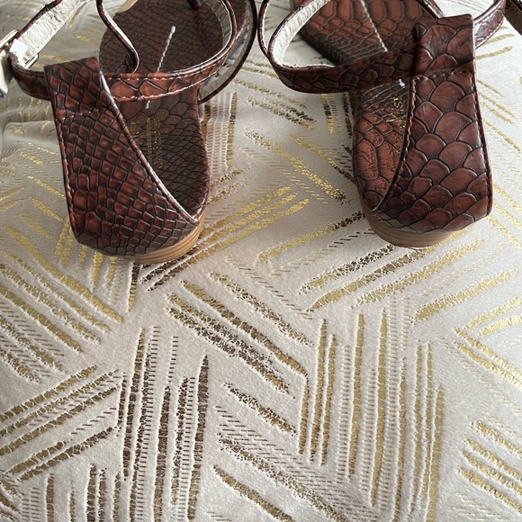 Brown Textured Sandals - Picture 5 of 6